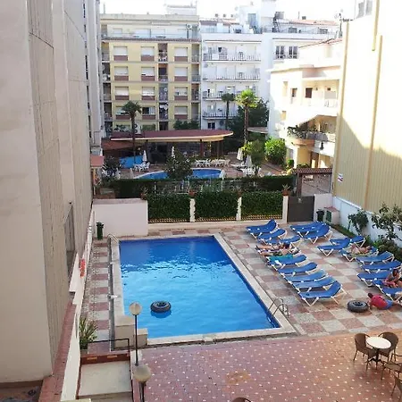 Aparthotel Castella *