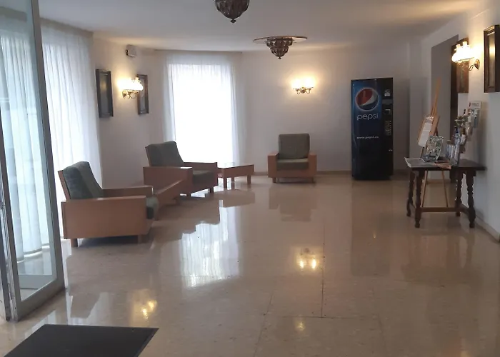 Aparthotel Castella *