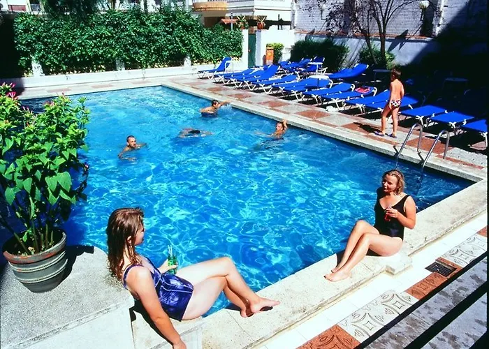 Castella Apartahotel Lloret de Mar