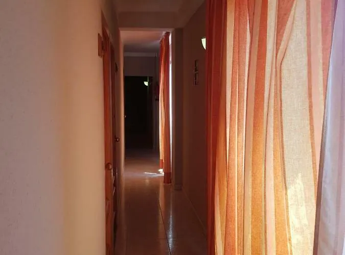 Castella Apartahotel *